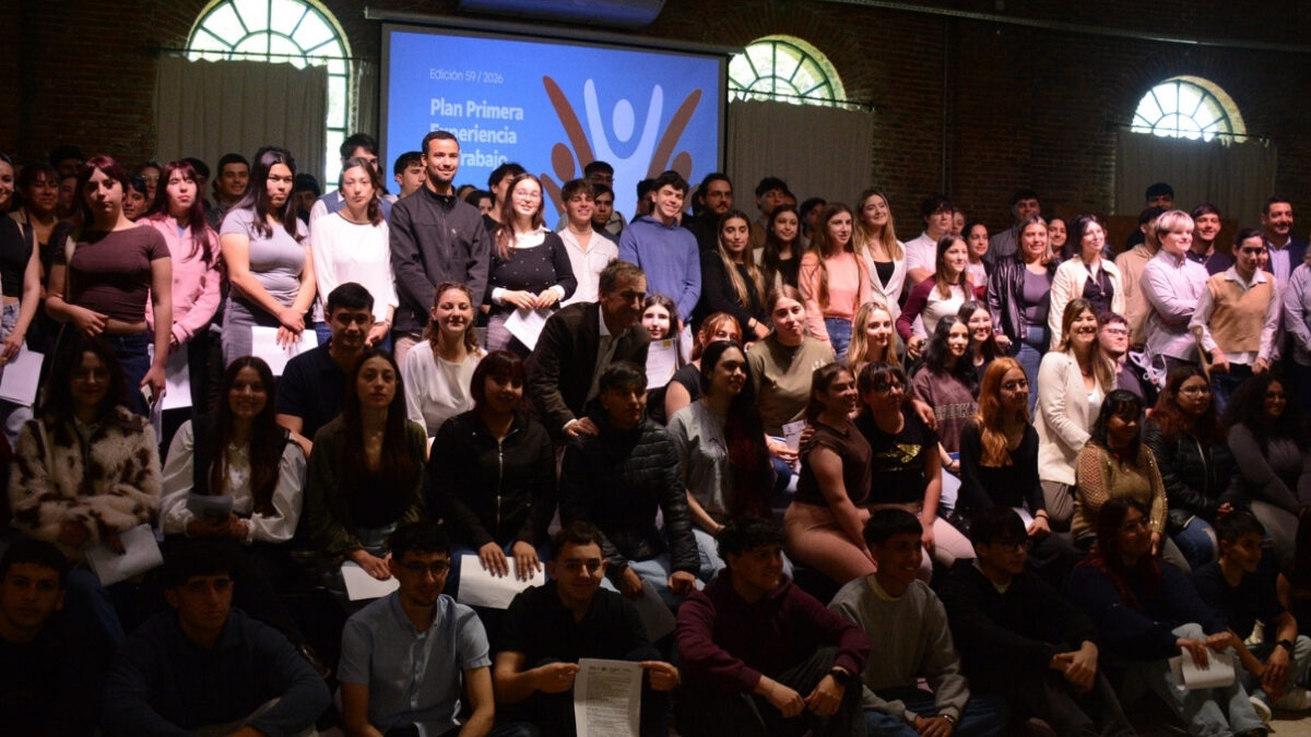 90 jóvenes inician su primera experiencia laboral en Colonia